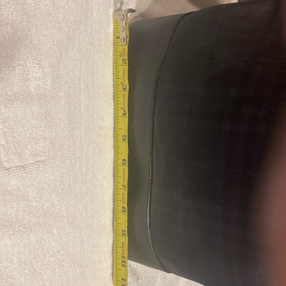 Burberry Bucket bag excellent condition. - Picture 7 of 10